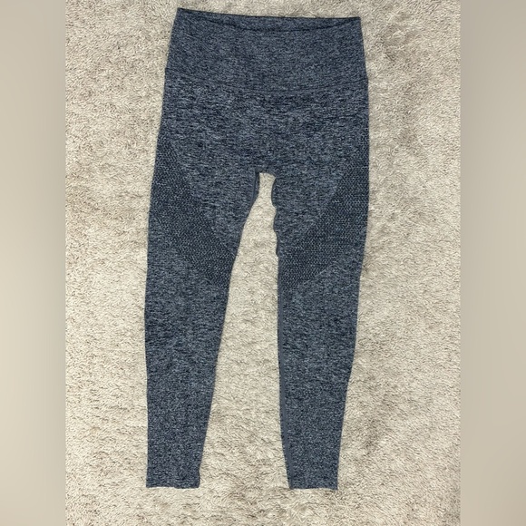 EUC! BuffBunny scrunch Gray Leggings size XS - Picture 3 of 6